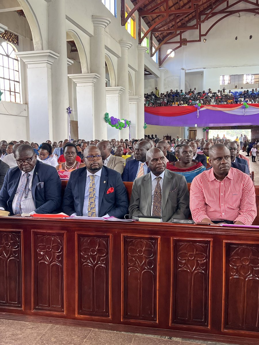 BreJay26419200's tweet photo. Today, the people of Masindi District gathered at St. Matthew’s Cathedral for a powerful Sunday service 
The service was graced by several distinguished leaders, including Minister Balaam Barugahara and Hon. Rogers Byamukama, alongside other government officials from the region. https://t.co/kGKGRYNr7i