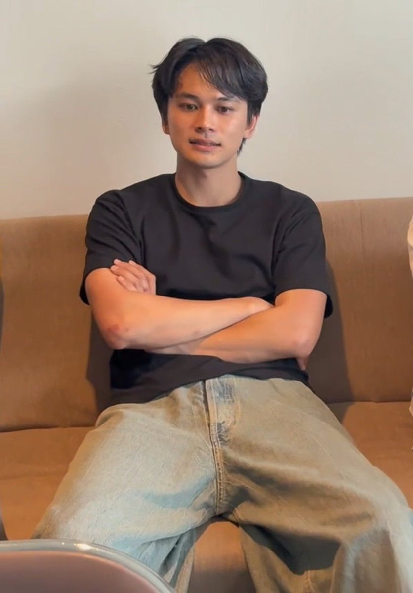 voicexist's tweet photo. mikirin biaya ukt kah? https://t.co/XzauA6m6D5