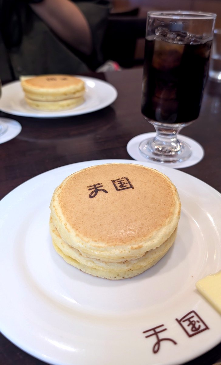 hinat717's tweet photo. 食べて歩いて、いい休み！
散歩の途中で食べた団子、柔らかくておいしかった(食べかけ) https://t.co/2A9gxdtjTX