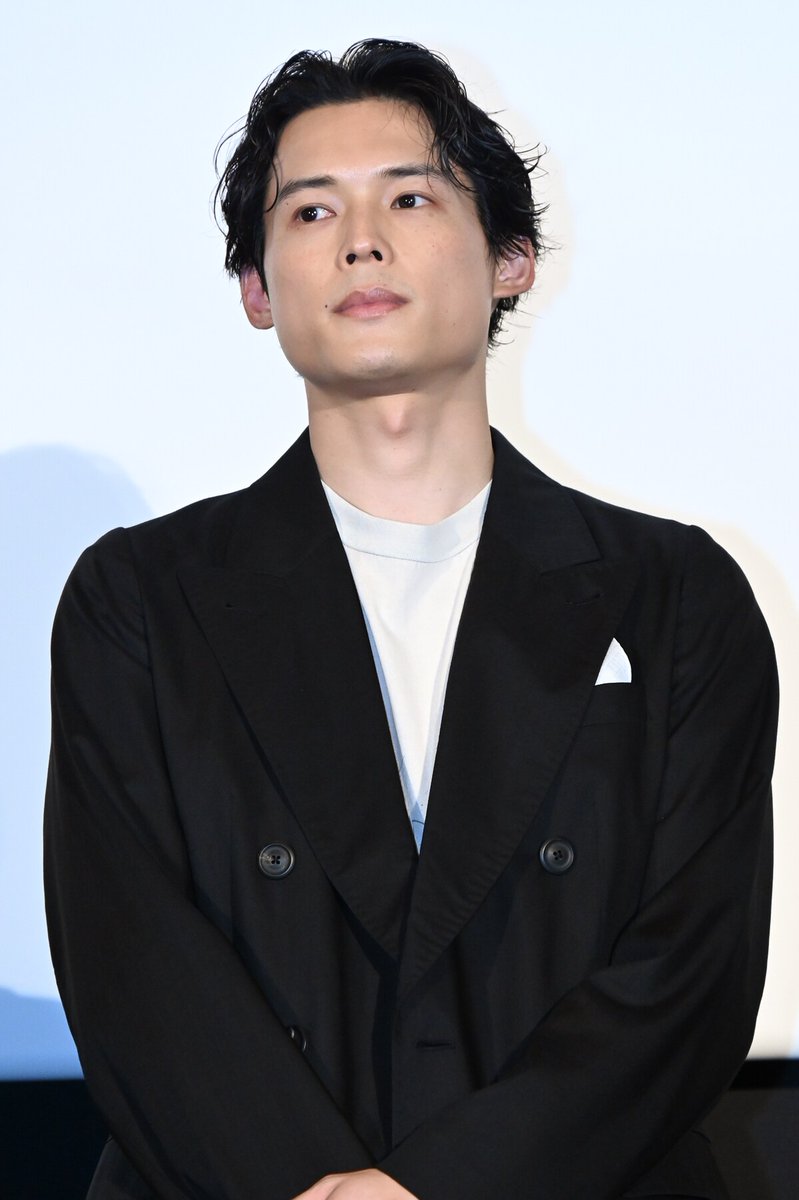 natalie_mu's tweet photo. ❏ 舞台挨拶レポート（写真13枚）❏

SixTONES松村北斗🦢🦇
“ドンじらけ”を恐れながら
映画「白鳥とコウモリ」の見どころ熱弁
https://t.co/0TGAzT0fF3

常滑市民の演技を大絶賛
「お芝居がうまいうまい！」

#映画白鳥とコウモリ #松村北斗 https://t.co/oBtIVYcXkK