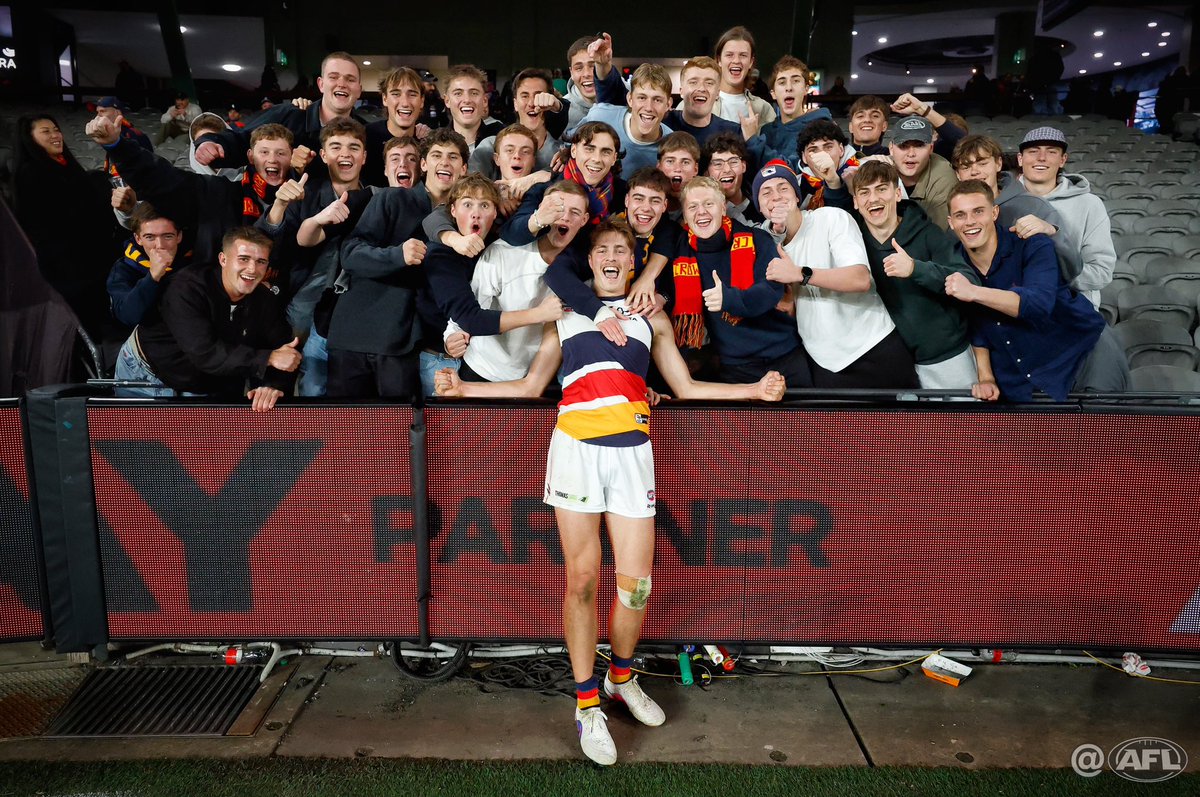 MichaelCWillson's tweet photo. Archie Ludowyke celebrates his debut with a little help from his friends 🤝 https://t.co/CgM0Hwl6UU