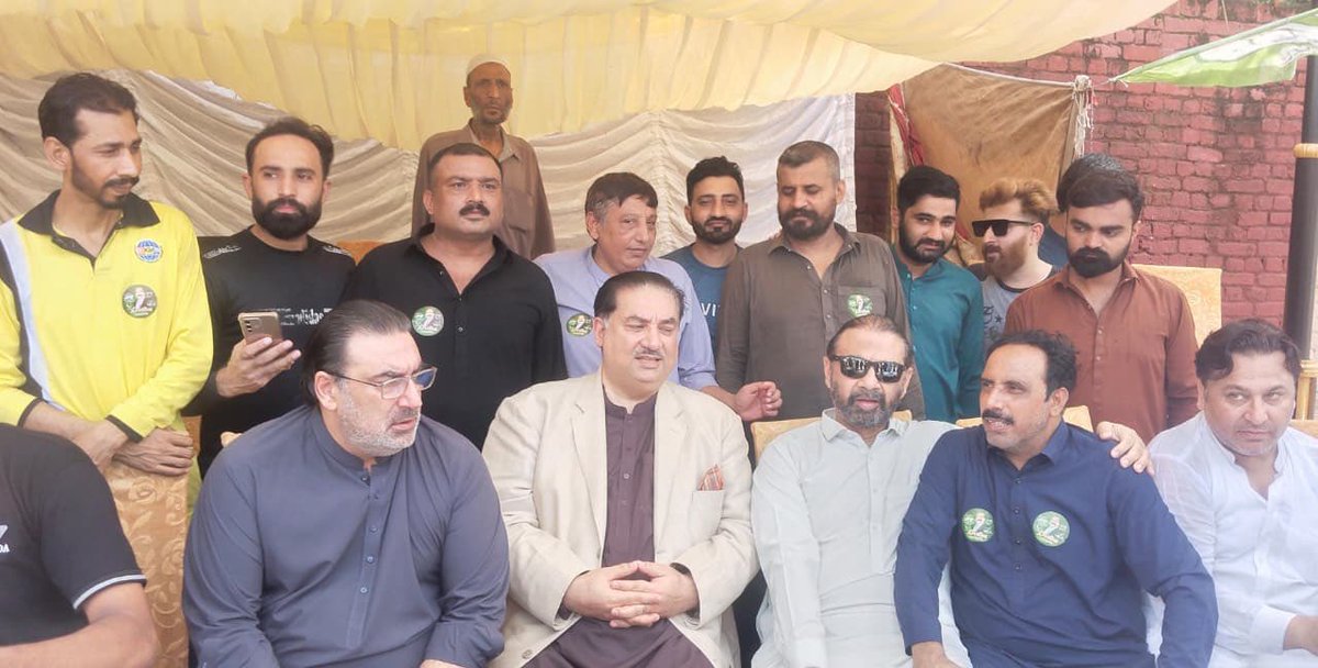 Ramiz_ijaz's tweet photo. پاکستان مسلم لیگ ن کے مرکزی رہنما و سابق وفاقی وزیر انجینئر خرم دستگیر خان آزاد جموں کشمیر کے حلقہ ایل اے 35 جموں 2 کے مسلم لیگی امیدوار چوہدری اسماعیل گجر کے مختلف پولنگ اسٹیشنز کا دورہ کررہے ہیں
#کشمیر_کا_انتخاب_شیر https://t.co/CYPCUe80qt