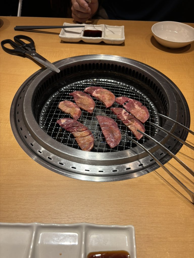 HqRu08022's tweet photo. 焼肉じゃぁぁぁっっ🍖 https://t.co/XL5aKUYOGH