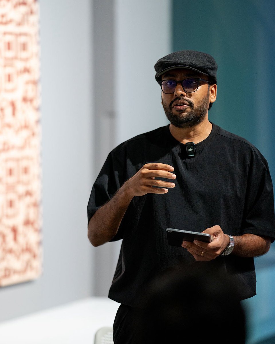 padimai_gallery's tweet photo. A walkthrough of Islands in the Net.
Founder Vignesh Sundaresan introduced Padimai's vision, followed by curators Kathleen Ditzig and Ryan Ho, with participating artists sharing the ideas and processes behind their works.
Islands in the Net is on view until 16 Nov at Padimai. https://t.co/zQFrbx1DxJ