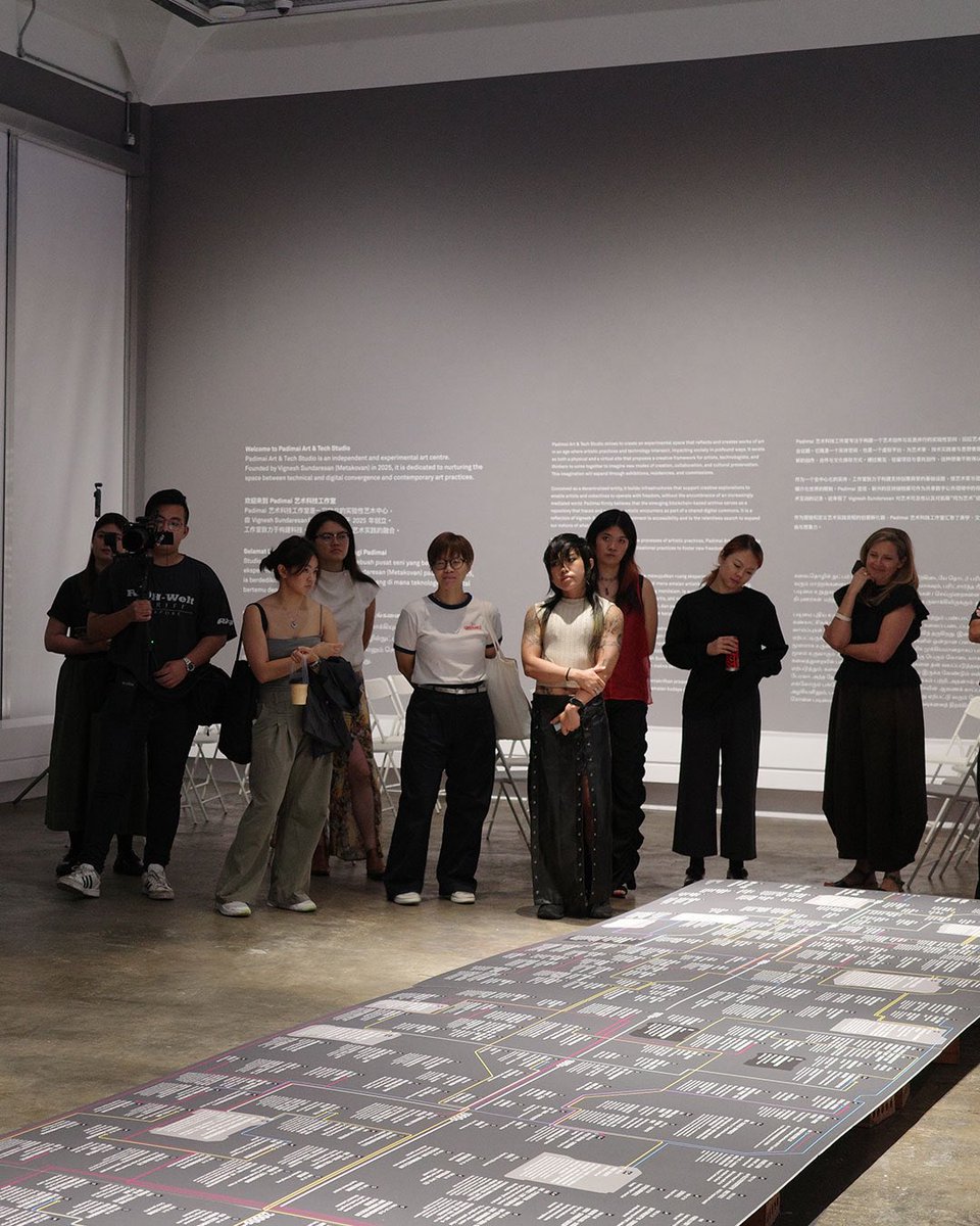 padimai_gallery's tweet photo. A walkthrough of Islands in the Net.
Founder Vignesh Sundaresan introduced Padimai's vision, followed by curators Kathleen Ditzig and Ryan Ho, with participating artists sharing the ideas and processes behind their works.
Islands in the Net is on view until 16 Nov at Padimai. https://t.co/zQFrbx1DxJ