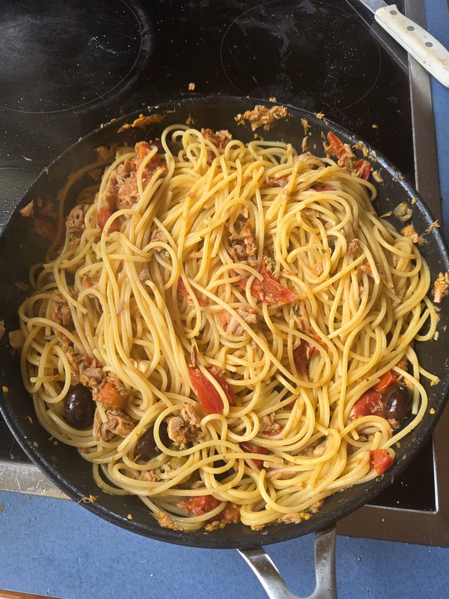 bossmopf's tweet photo. Just made this behemoth of pasta al tonno. Way too many noodles but i'll just save the rest for tomorrow https://t.co/wfmcscuTvD