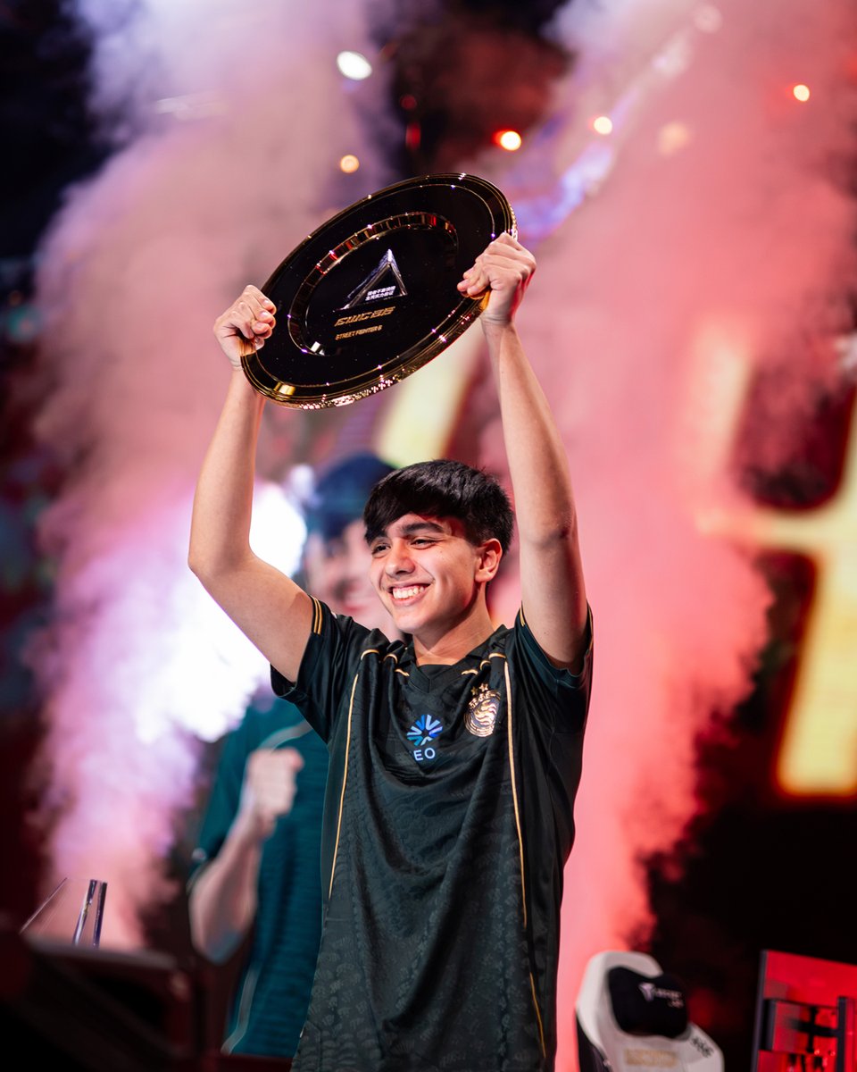 ENC_EN's tweet photo. At just 15 years old, @CraimeCL has already tasted victory as the Street Fighter 6 champion at EWC26.

Now it’s time to fight for Chile at ENC26. https://t.co/zNvimlQhoR