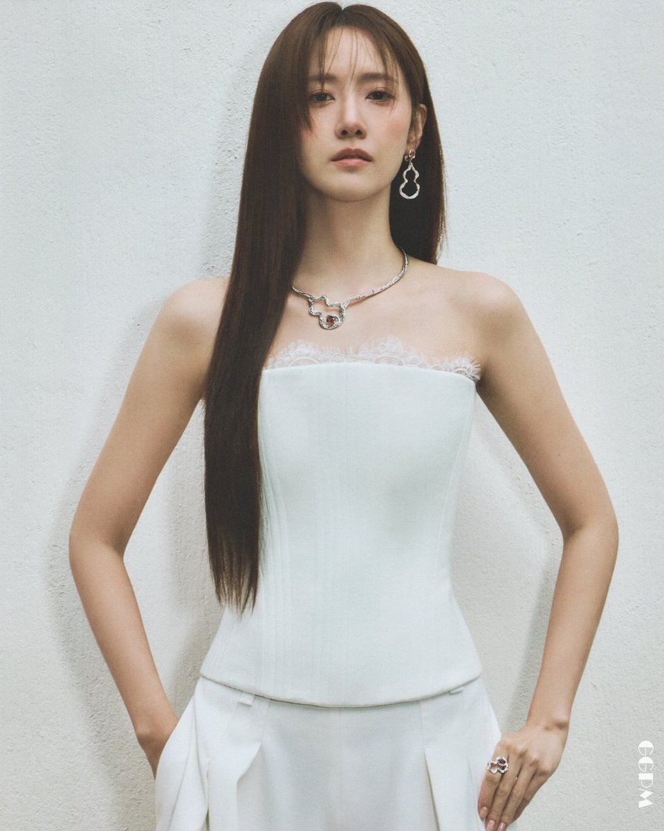 babypinkxoxo_'s tweet photo. YoonA the Aphrodite! YOONGPHRODITE OMGGGG 🔥🤍 https://t.co/JmzNYHFZei
