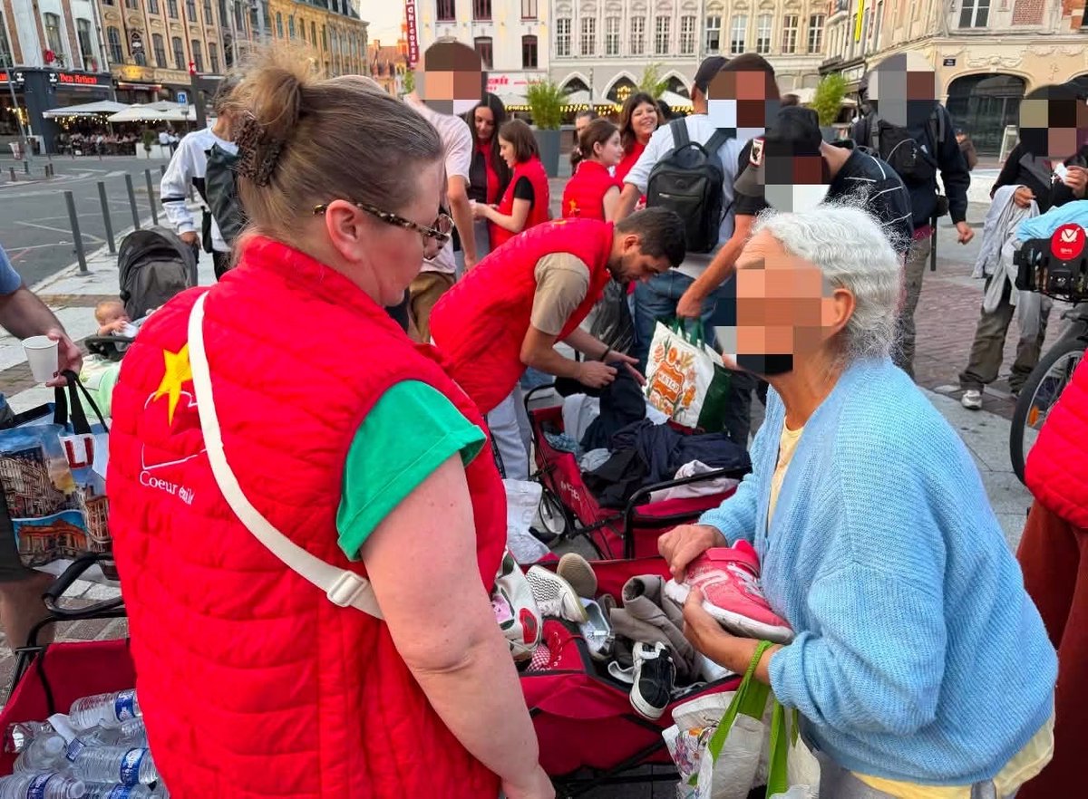BouananiKalid's tweet photo. Être présent, écouter, partager un repas. Nos maraudes rappellent que personne ne devrait être invisible. Merci à nos bénévoles et donateurs pour leur engagement. 🙏

❤️ Cœur Étoilé 🌟
👉 https://t.co/G1MCJpRV3z
 #Maraude #Solidarité #Bénévolat #Lille #Hellemmes #Sansabrisme https://t.co/MGD3OScNVT