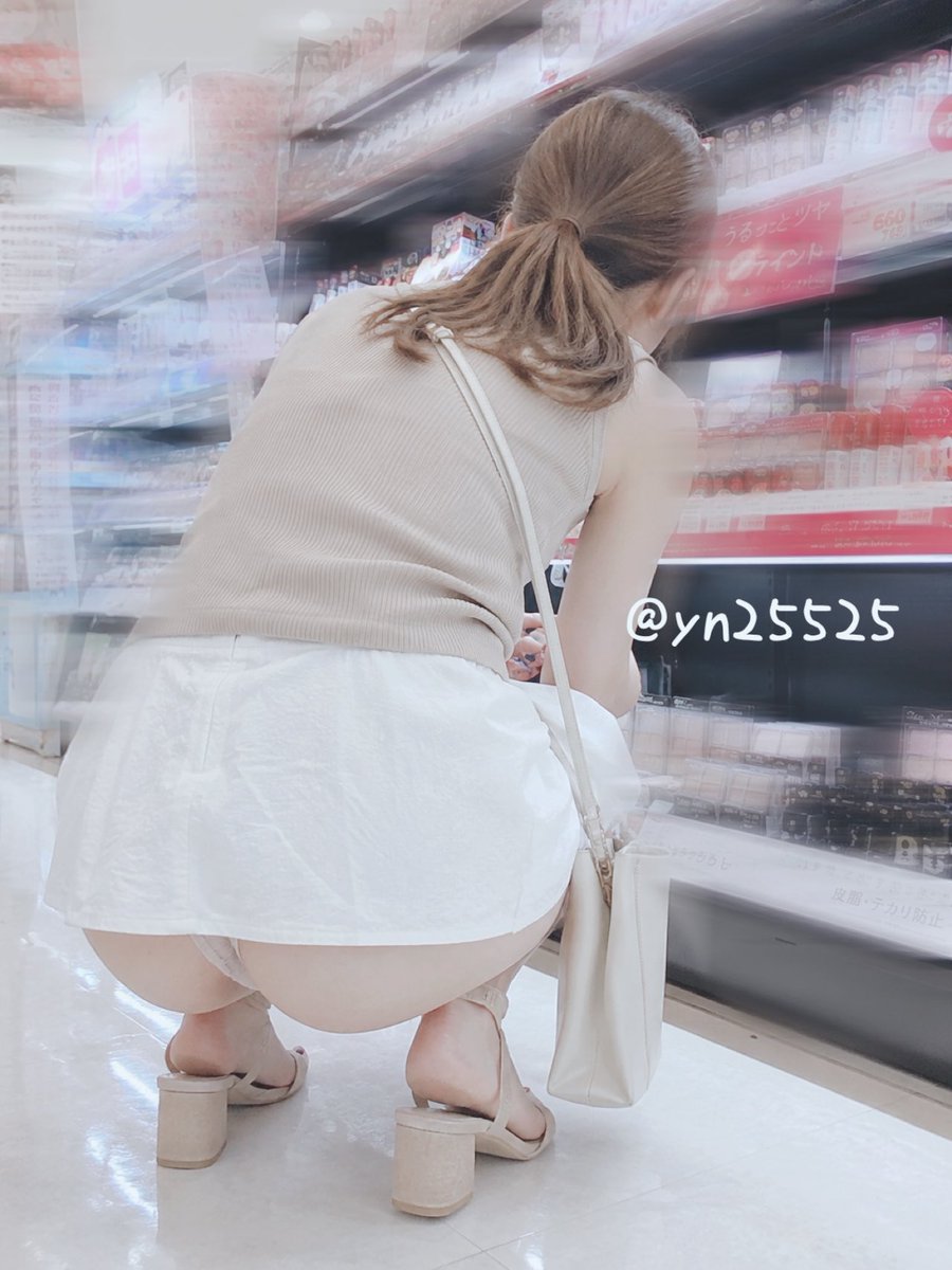 yn25525's tweet photo. 今日は妻の買い物に同行。
しっかり、変態プレイを楽しめました💦

#妻下着 #嫁下着 #パンチラ #オナペ #妻晒し #嫁晒し #下着 #尻フェチ #脚フェチ https://t.co/TwYTNSpnE6
