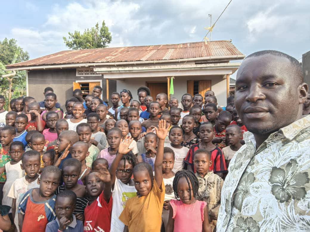 AloniTumu's tweet photo. Hello friends. i am humble to you all. please stand with us because now i don't have food for our children so please everyone can help us whatever you have now. May God bless you🙏 https://t.co/SbE2PcznQD
