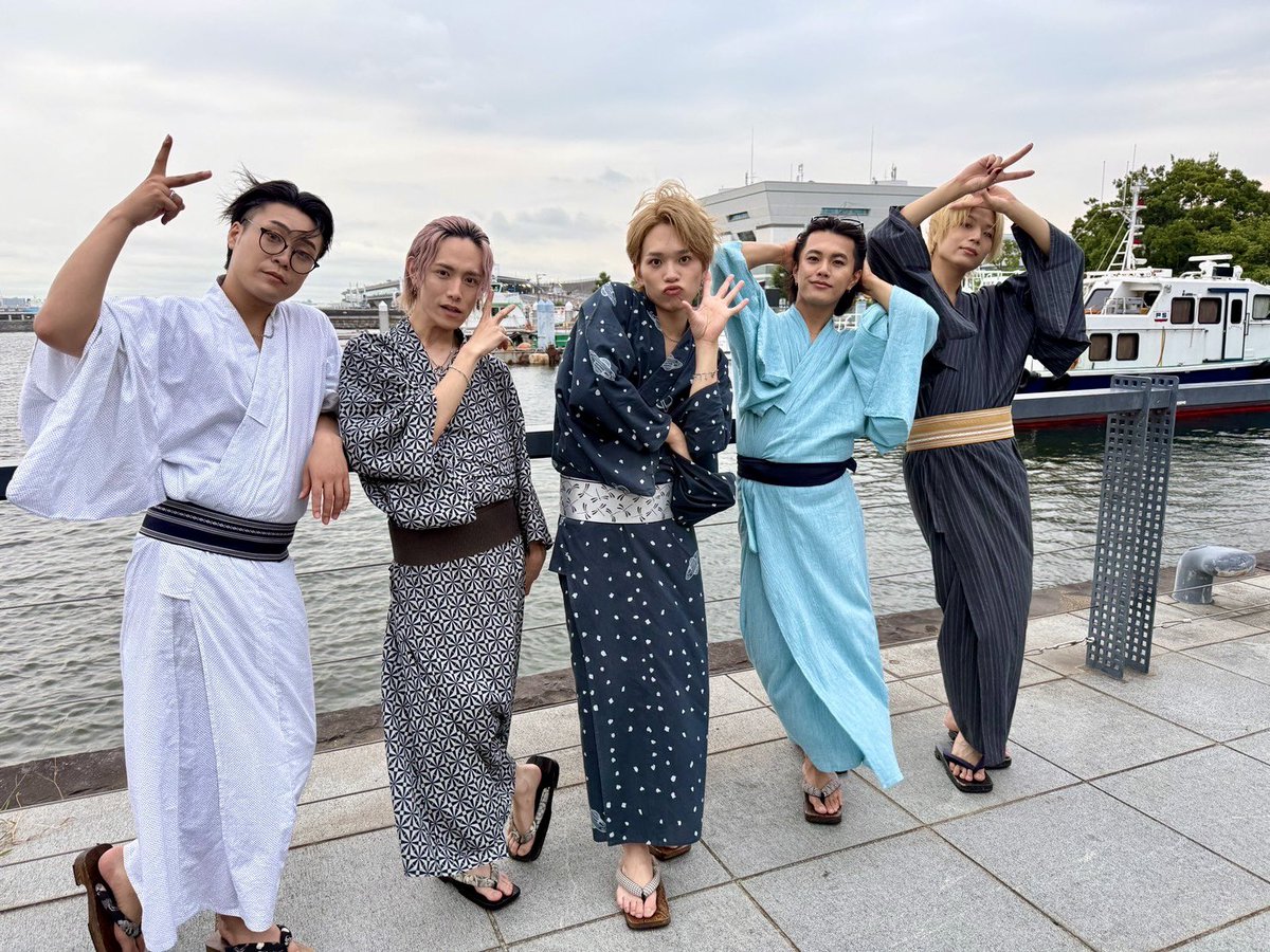CrimsonCratClan's tweet photo. 「CCCと夏クル！-2026-」
ありがとうございました🚢⚓️🎆

次回ライブ！🎤

「DO YOU WANNA  DANCE?」
リリースイベント

🗓️ 8月8日(土)
📍［兵庫］ミント神戸 2Fデッキ
🕒 17:30〜(集合 17:20) 

🔗https://t.co/LAQvYCFyiB

皆様のご来場をお待ちしております🌹

#CCC #CrimsonCratClan #CCCと夏クル https://t.co/l3KNVu6Yj0