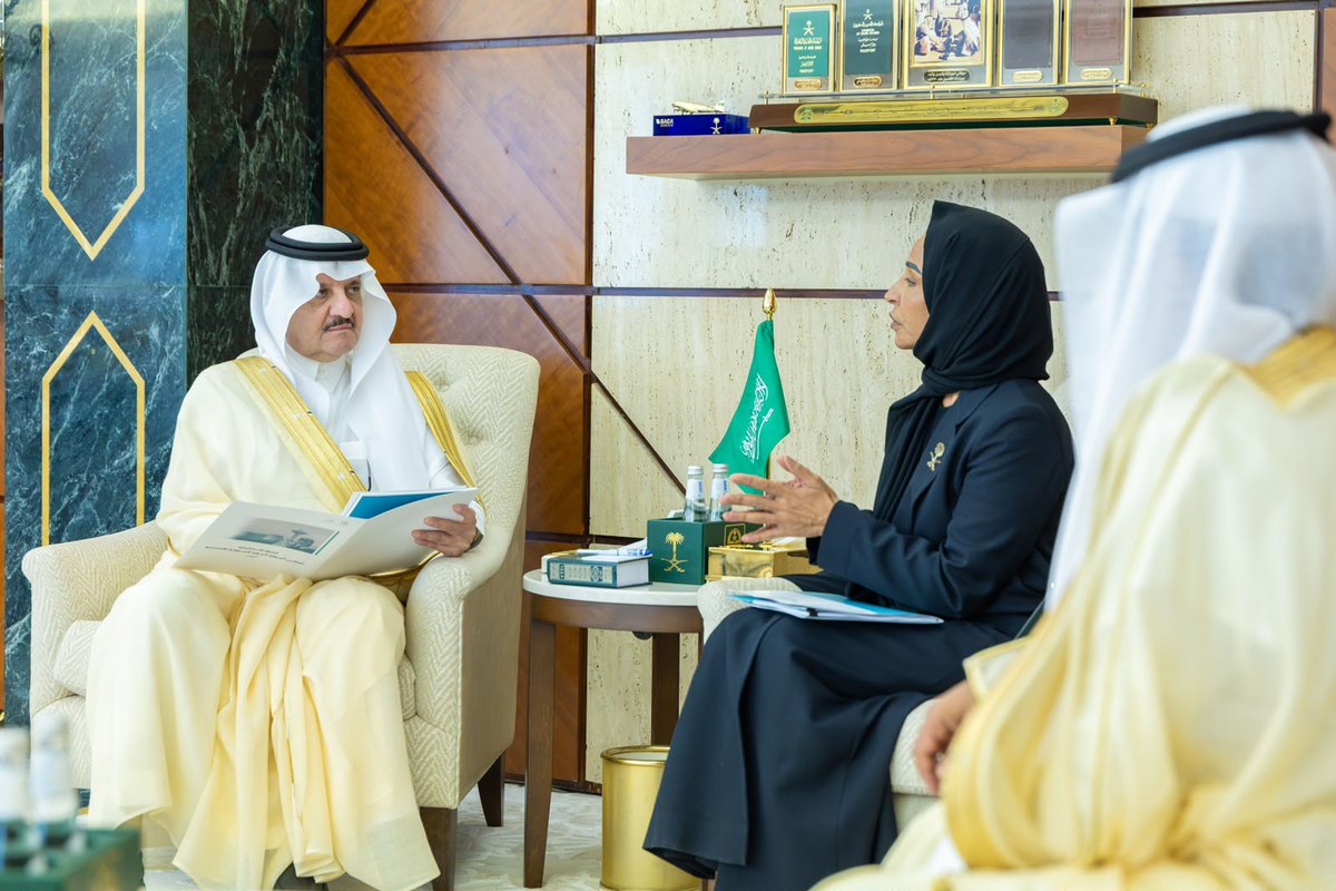 AnnaharNews2022's tweet photo. سمو أمير المنطقة الشرقية يستقبل أمين عام مجلس المنطقة الشرقية للمسؤولية الاجتماعية "ابصر" 

@emara_sharqia
@AnnaharSaAgency
#صحيفة_النهار_السعودية
https://t.co/auwDRpFTZp https://t.co/D6VhAOhDSu