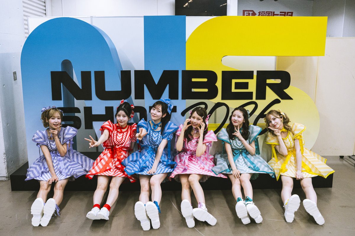 NUMBERSHOT_'s tweet photo. 【FRUITS ZIPPER】
NUMBER SHOTに「NEW KAWAII」を届けてくれたのはFRUITS ZIPPER🎀✨

弾ける笑顔とキュートなパフォーマンスで、会場を魅了🎶
思わず口ずさみたくなる楽曲と息の合ったステージに観客は一瞬で虜に😍

会場一体となりコールを響かせ、FRUITS ZIPPERらしいハッピーなステージを見せてくれました🌈

#FRUITSZIPPER #NUMBERSHOT