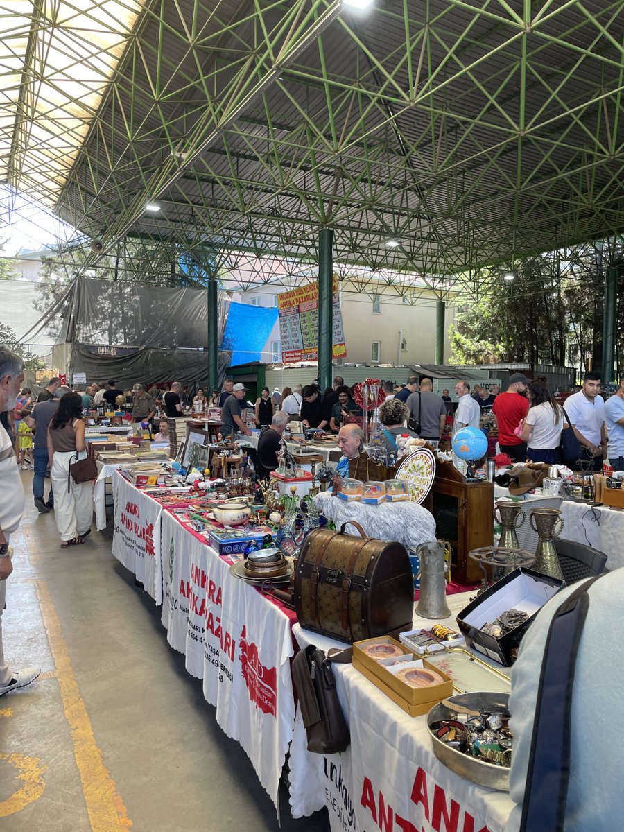 salimaydinn's tweet photo. Bugün, her ayın ilk pazar günü Ankara Çankaya Ayrancı’da kurulan antika pazarındaydık. Rahmetli Haluk Dursun Hocamın, A. Alper Gazigiray müstear ismiyle  yazdığı “Ermeni Terörü’nün Kaynakları” kitabını görünce aldım. Bize mihmandarlık eden Ahmet Özcan hocamıza teşekkür ederim.👇 https://t.co/6LjlCfxloG