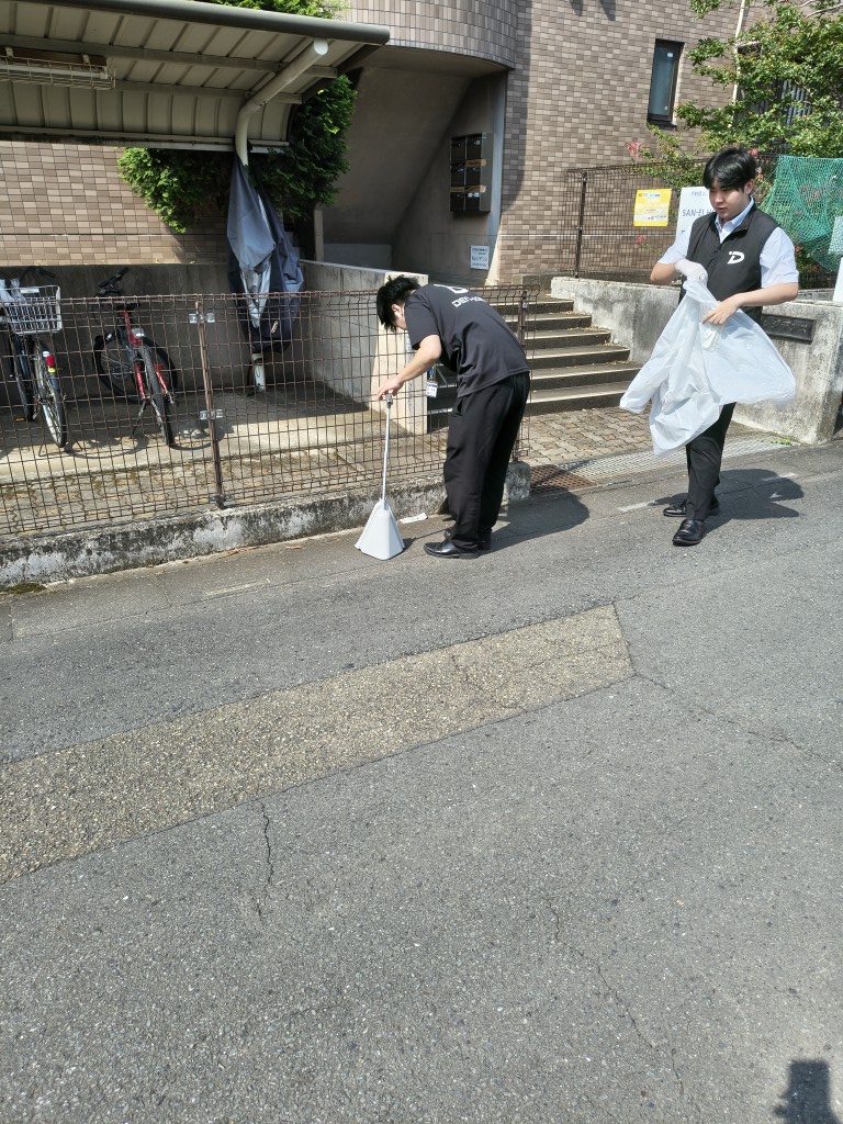 denkichi013's tweet photo. こんにちは😌
デンキチ上尾店です。
本日は店舗近隣の清掃活動を
行いました。近隣にお住いの方が
気持ちよく過ごせるように定期的に
清掃活動を行ったいきます。
＃上尾＃ＳＤＧＳ＃上尾市家電量販店＃清掃 表示を縮小 https://t.co/Pfaml6Oss9