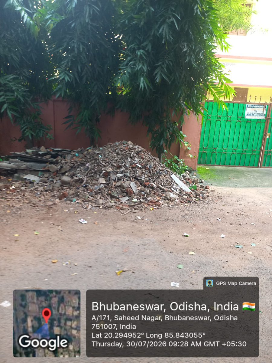 OdishaSimanta's tweet photo. During monsoon @bmcbbsr cleans the sludge from sewerage tanks on the road. Then the sludge is left in mounds on the road to be washed by rains,get into the atmosphere,enter our food chain. Pics from Ward 30. Please have them lifted @HUDDeptOdisha @ChanchalRanaIAS https://t.co/FNuuz2vFxB