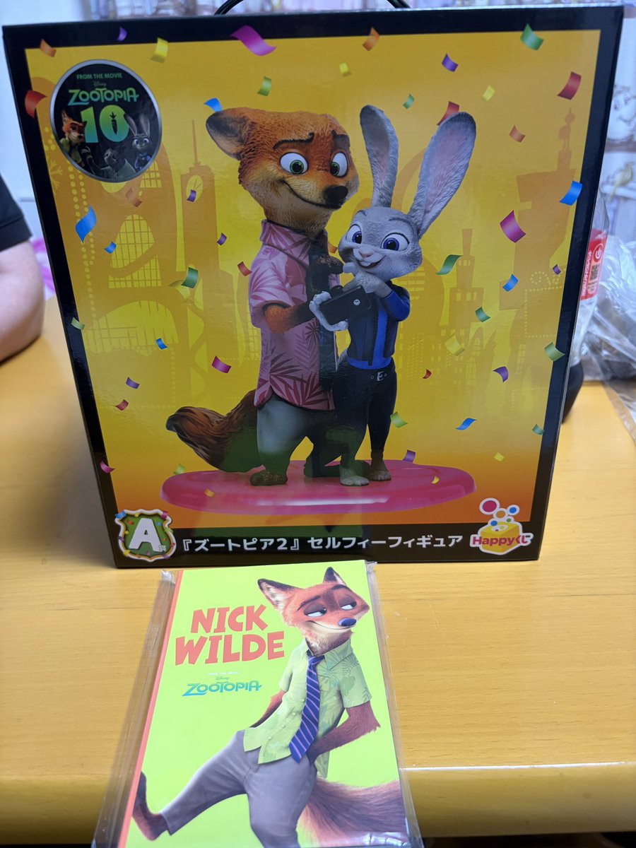 natuhime07's tweet photo. ズートピアのクジ何回引いても店舗変えてもＥ賞しか引けないワイw
過去にワンピの一番くじでフィギア当てた親父殿にAかBのフィギアを頼んだら、当てて帰ってきたwww
これが物欲センサー...…I˙  ꒳˙ ) https://t.co/9ZDHrVx5QK