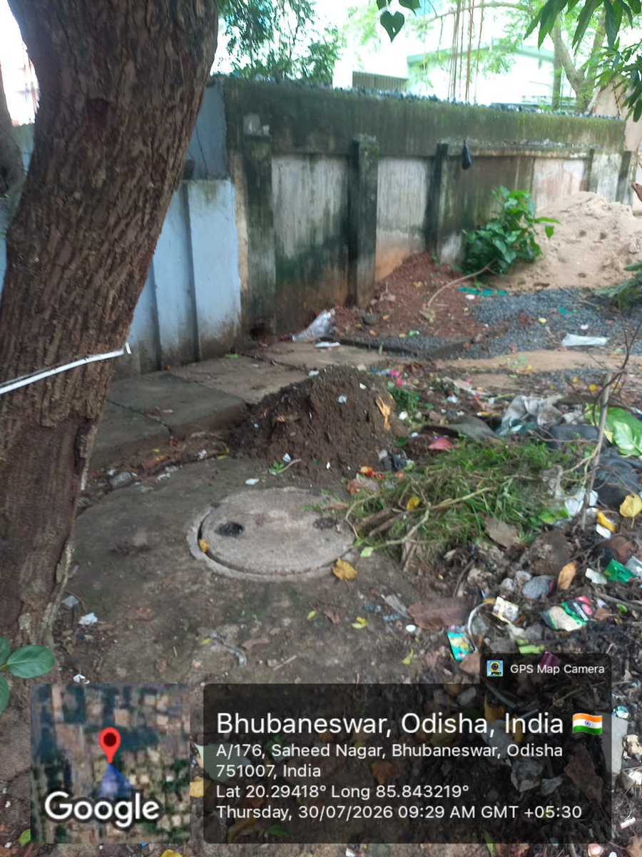 OdishaSimanta's tweet photo. During monsoon @bmcbbsr cleans the sludge from sewerage tanks on the road. Then the sludge is left in mounds on the road to be washed by rains,get into the atmosphere,enter our food chain. Pics from Ward 30. Please have them lifted @HUDDeptOdisha @ChanchalRanaIAS https://t.co/FNuuz2vFxB