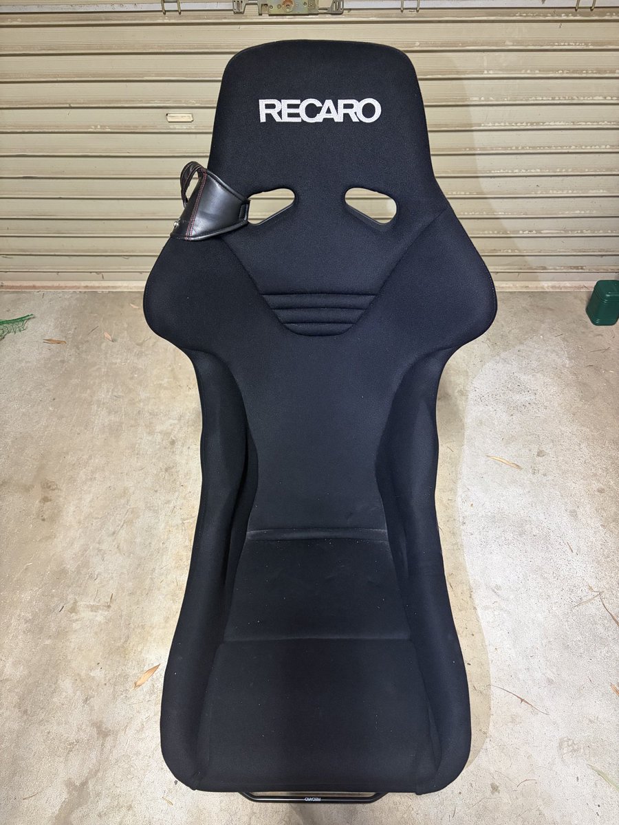 xx166BASExX's tweet photo. RECARO RS-G 売ります
金額は9万円、GR86で使用していたのでシートレール+1万円でつけます。(レカロ純正)
おまけとして4点式シートベルトなどもあります。
直接取引希望で場所は千葉県の木更津袖ヶ浦付近でお願いします。 https://t.co/xW47QTIYOW