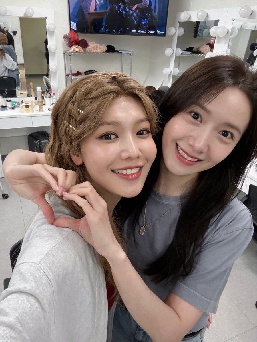 xLimYoonA's tweet photo. ᅠ

기다리던 포셔 만났다👏🏻👏🏻👍🏻
#베니스의상인
ᅠ https://t.co/aBPkslHaYT