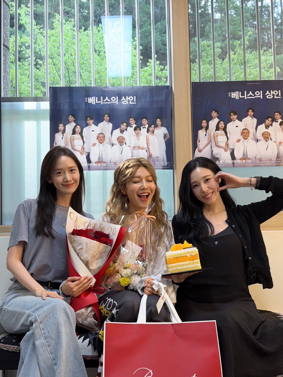 xLimYoonA's tweet photo. ᅠ
ᅠ
ᅠ https://t.co/DOyeWZBFk5