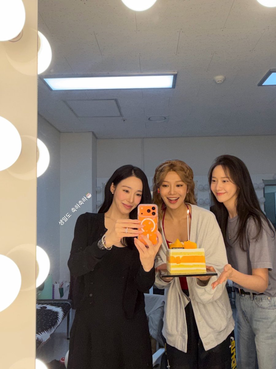 xLimYoonA's tweet photo. ᅠ
ᅠ
ᅠ https://t.co/DOyeWZBFk5