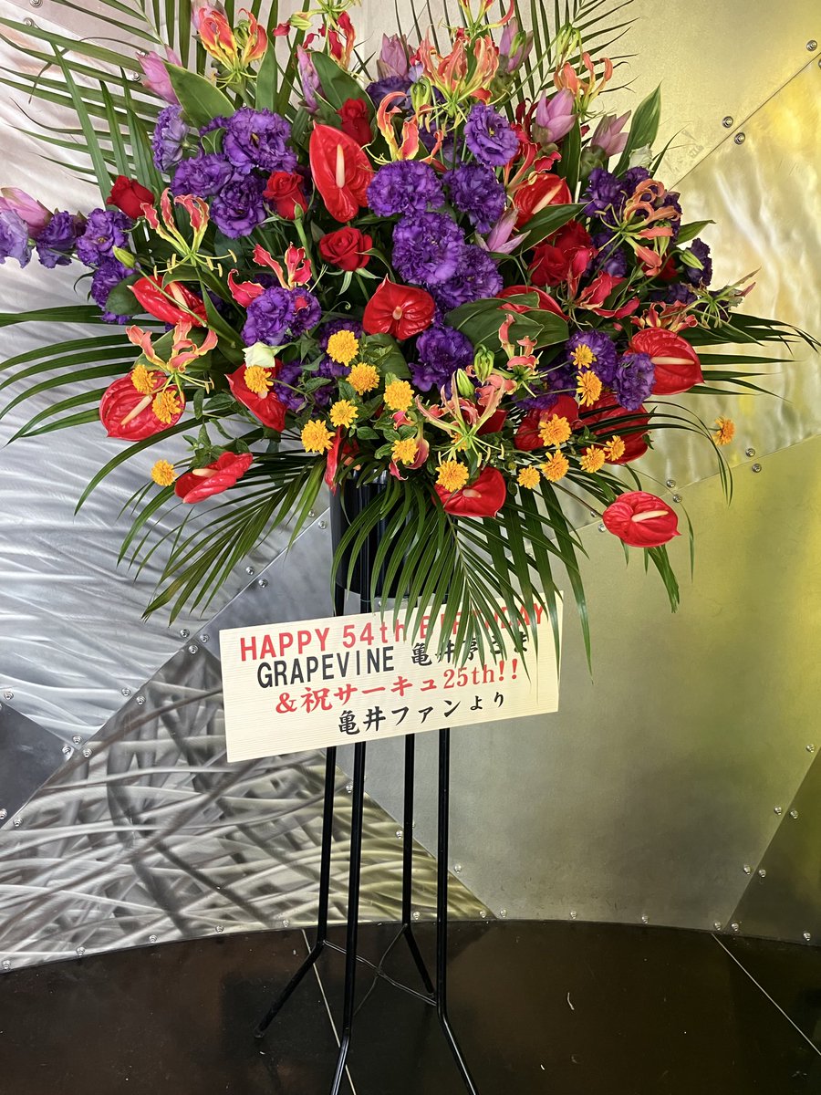 shinjihyogo's tweet photo. 8/2(日)GRAPEVINE「CIRCULATOR」25周年ツアーの2本目、満員の広島クラブクアトロ。同作の曲が大ウケ、なだけではなく、最新アルバムからの曲への反応も、極めて熱かったような。亀井亨さんの、ご本人曰く「10万54歳」の誕生日の日でもありました。 https://t.co/eFC6qbRruM