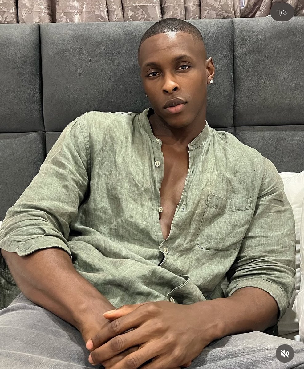 itsjojo35's tweet photo. Quietness doesn’t mean weakness, quietness means Maturity, wisdom and class. It is not about being the loudest in the room, it is about being the observant one, the one who speaks and emits wisdom in the midst of chaos. 
Do not mistake Quietness for Cowardice.

ARAGA THE TOP PICK AND THE TOPIC 
ARADESSA 
#BBNaija
