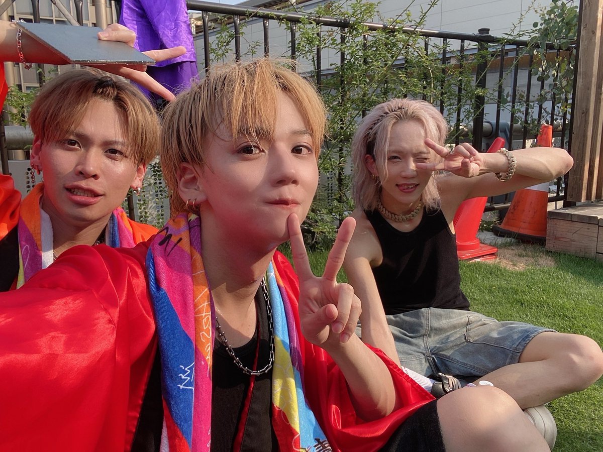 s_cyber_atsumi's tweet photo. 本日はアオサイウォーターフェスありがとうございました‼️✨️
素敵な夏の思い出になったね！
びしょびしょだから風邪だけ気をつけようね🤧
4days改めてありがとう！

次は少し空いて6日、五反田G7にてFAN's choice LIVEです！
初のファンズチョイス！僕たちもドキドキです😊 https://t.co/7VygGQkvzv
