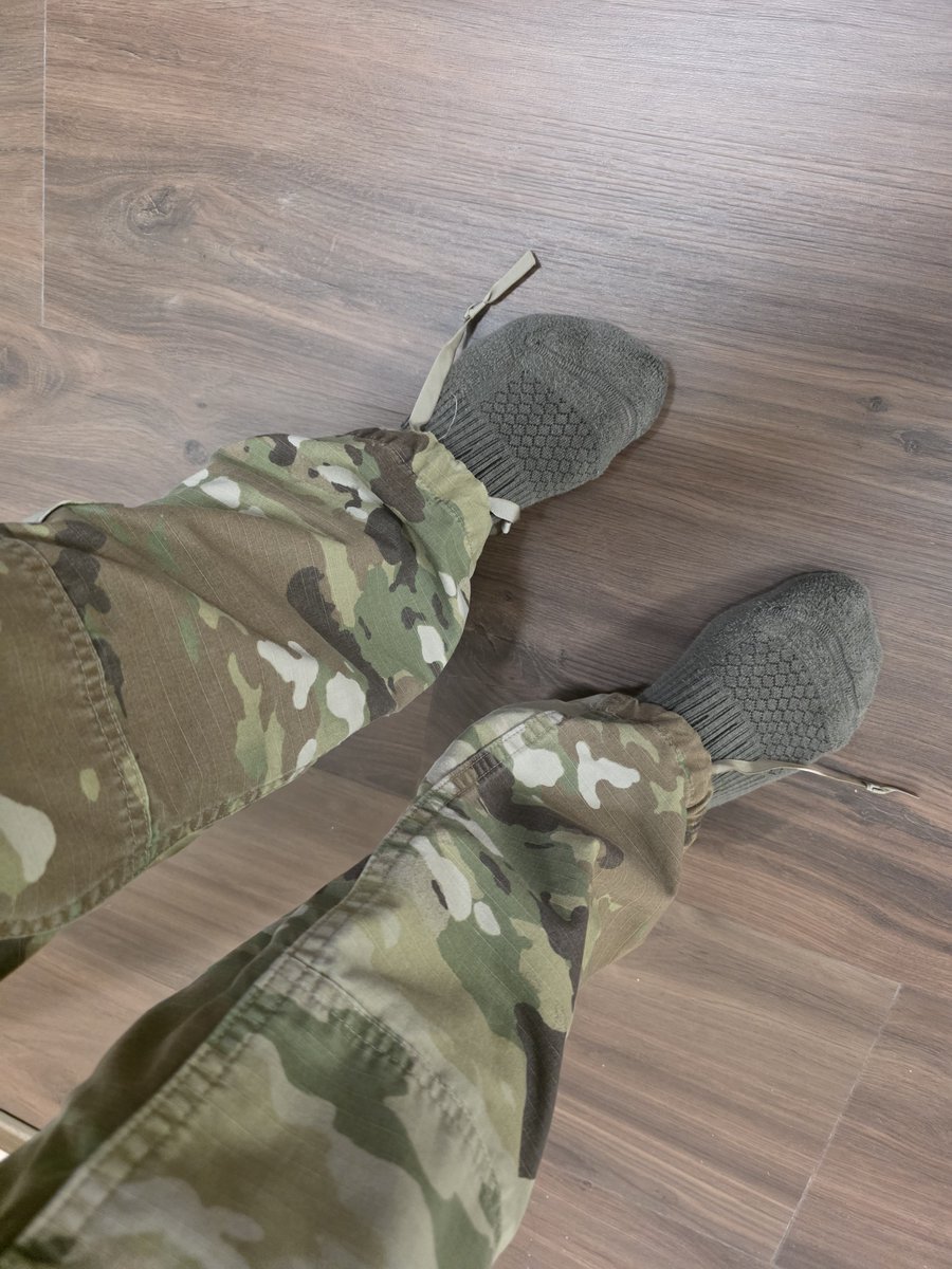 beebeeleaf's tweet photo. @rt_feet They're actually in the middle of getting dressed! https://t.co/Bo4hN5bpZ7