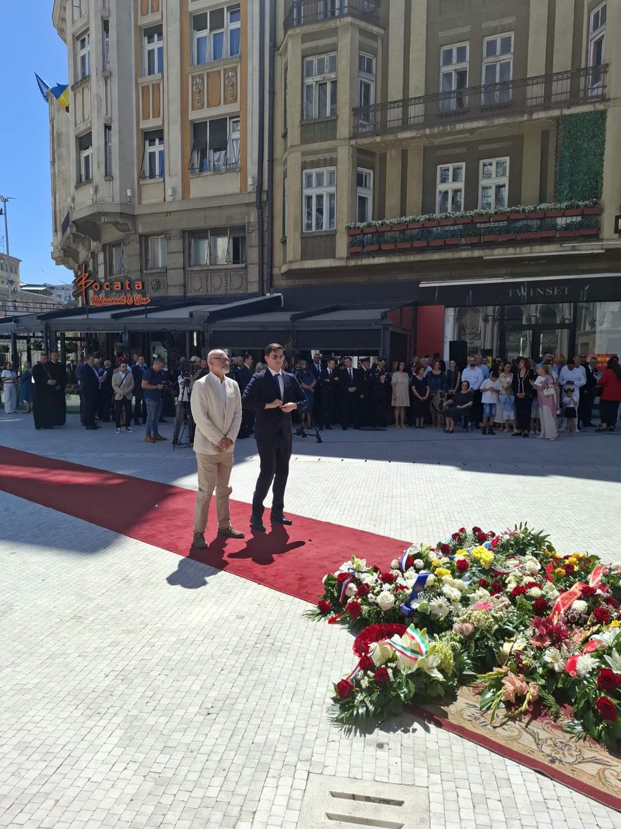 FranceMacedoine's tweet photo. À l’occasion du 123e anniversaire d’#Ilinden et du 82e anniversaire de l'#ASNOM, des commémorations ont eu lieu à Skopje, Pelince et Kruševo.
Le Chargé d’affaires a déposé des gerbes à #Skopje lors de la cérémonie présidée par la Présidente Gordana Siljanovska-Davkova. 🇫🇷🇲🇰 https://t.co/0qrLr54ROb
