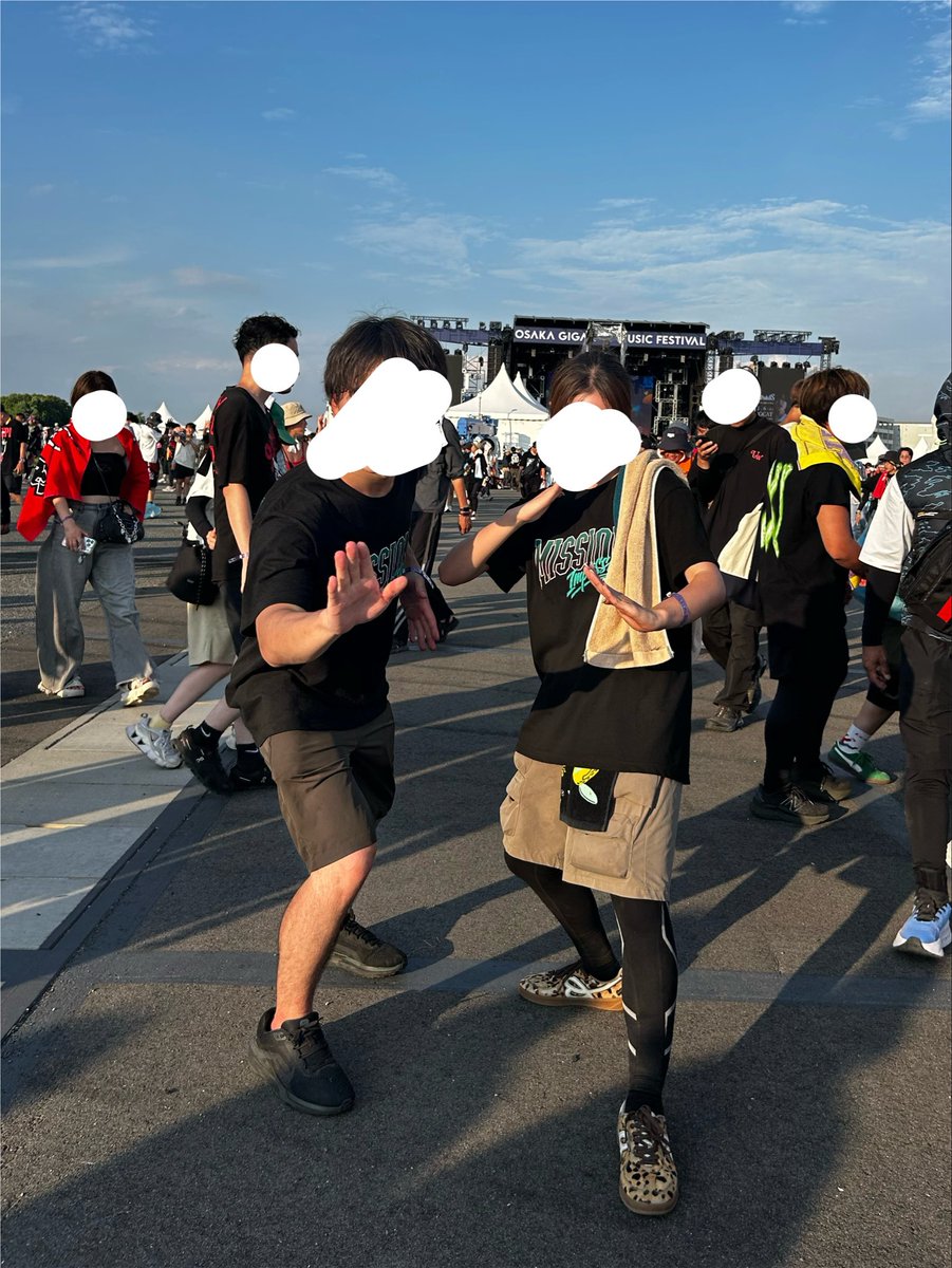 __nyamh's tweet photo. 本気で死ぬかと思った(暑さで)
ホルモンと櫻坂大優勝���ざした
金色でBuddiesの方がリフトしてくださって大号泣🥹🥹🥹  
 #ジャイガ https://t.co/pAK2tJ1q40