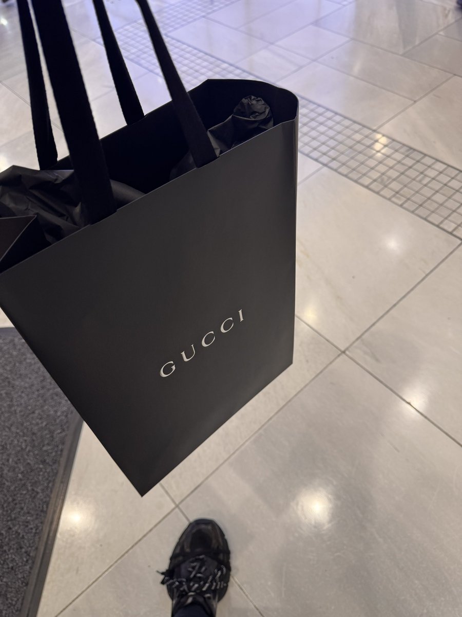 haratter17's tweet photo. GUCCIお直し受け取り

コマーシャルアイテムも見てきたけど、何点かいいなと思うものもあり一旦持ち帰り

GUCCIじわじわきてます https://t.co/MSt2fx8dc7