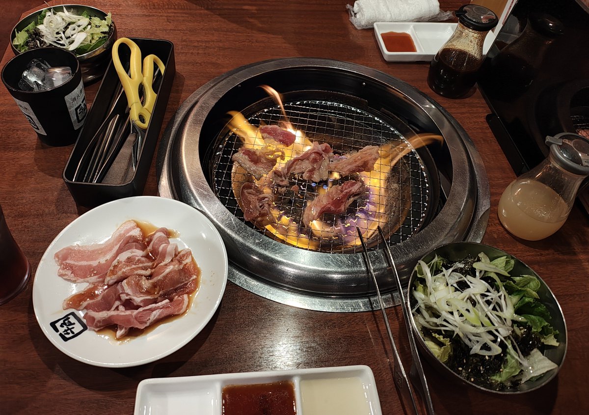 Ailes__Grises's tweet photo. 牛角行ってきました、久しぶりに来たけど牛角アイスが食べ放題化した代わりにすごく小さくなってて、アイスもなんかちょっと安っぽい感じのものになっており切ない気持ちになりました https://t.co/lid8L5ZfbR
