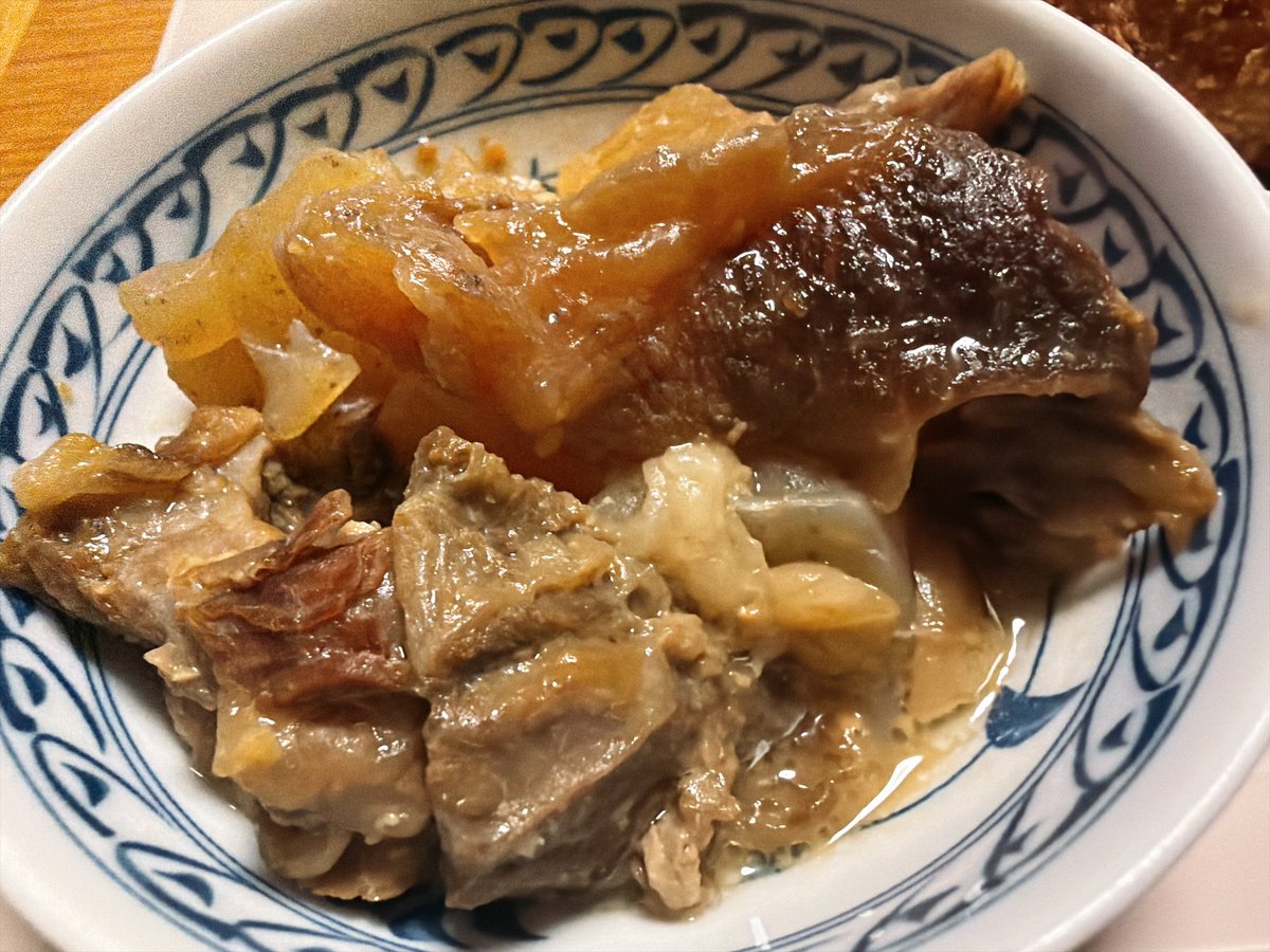 ZEKU_2's tweet photo. 今日の夕食は手作りコロッケとイワシとかぼちゃのフライ、昨日仕込んでおいたどて焼きと、大根の葉っぱと皮を炒めたやつ
手間暇かけてるのでもちろんどれもめっちゃ美味いです( ´ω｀ ) https://t.co/zzNArMsUe5