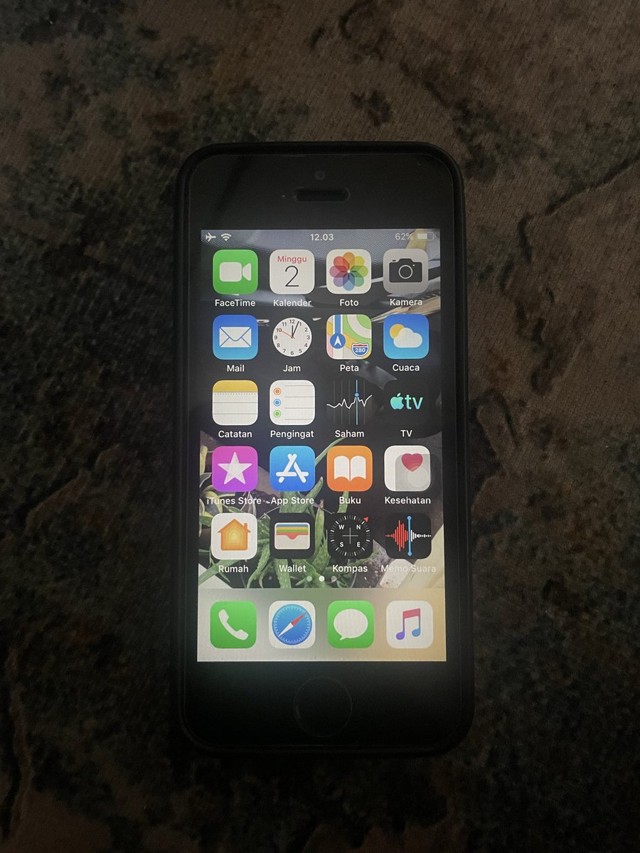 useernim's tweet photo. #wts iphone 5s https://t.co/8vXXoyIDuc