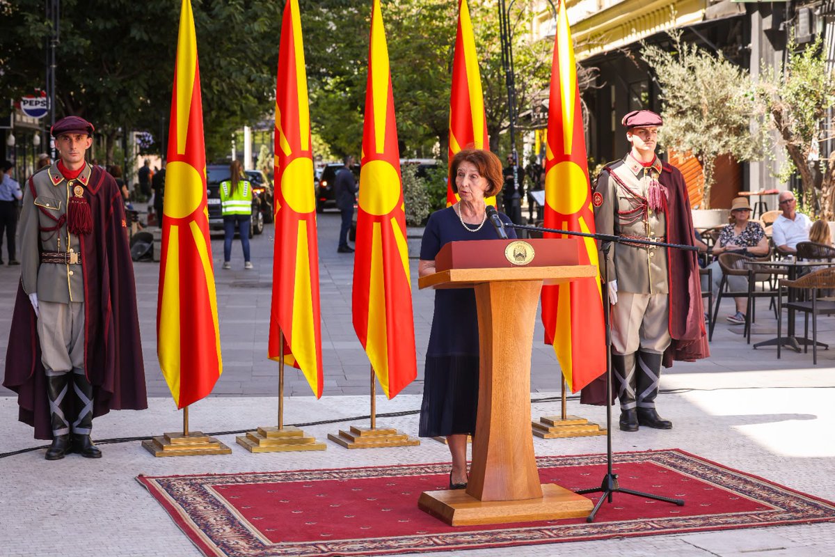 FranceMacedoine's tweet photo. À l’occasion du 123e anniversaire d’#Ilinden et du 82e anniversaire de l'#ASNOM, des commémorations ont eu lieu à Skopje, Pelince et Kruševo.
Le Chargé d’affaires a déposé des gerbes à #Skopje lors de la cérémonie présidée par la Présidente Gordana Siljanovska-Davkova. 🇫🇷🇲🇰 https://t.co/0qrLr54ROb