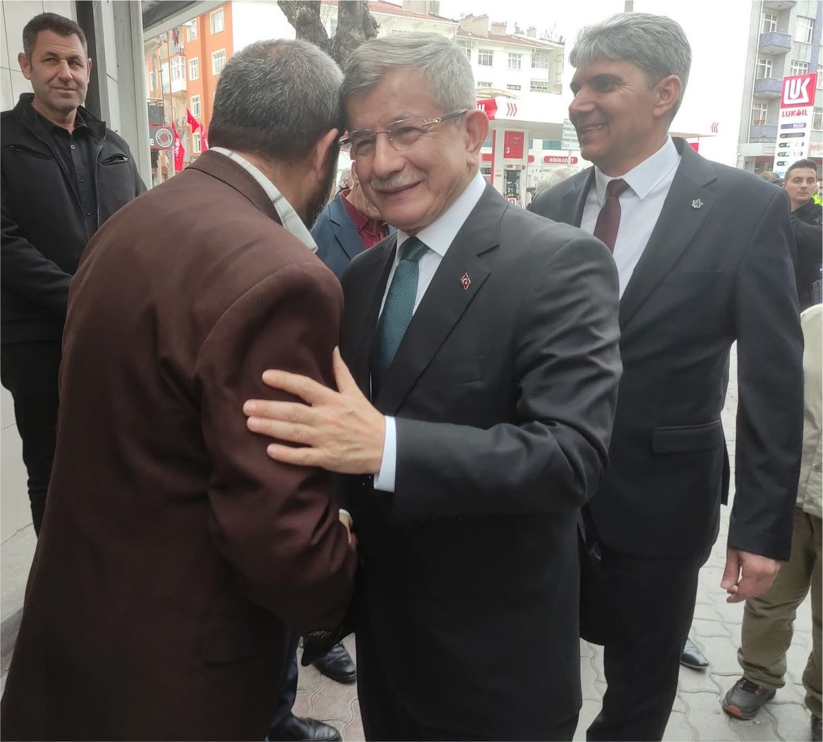 gngdrmzn's tweet photo. SEVDA YÜKLÜ BULUTLARDAN HASRET YÜKLÜ TOPRAKLARA YAĞMUR olarak dönmesi ümidiyle Geleceği beklemek....Yolun açık olsun Hocam. @Ahmet_Davutoglu @ahmetarslan42 @GelecekPartiTR @GelecekKonya42 #konya #hadim #meram #selçuklu
#karatay #hoca #taşkent #dürüst #bilge #umut #davutoğlu https://t.co/NGSUwiwEpJ