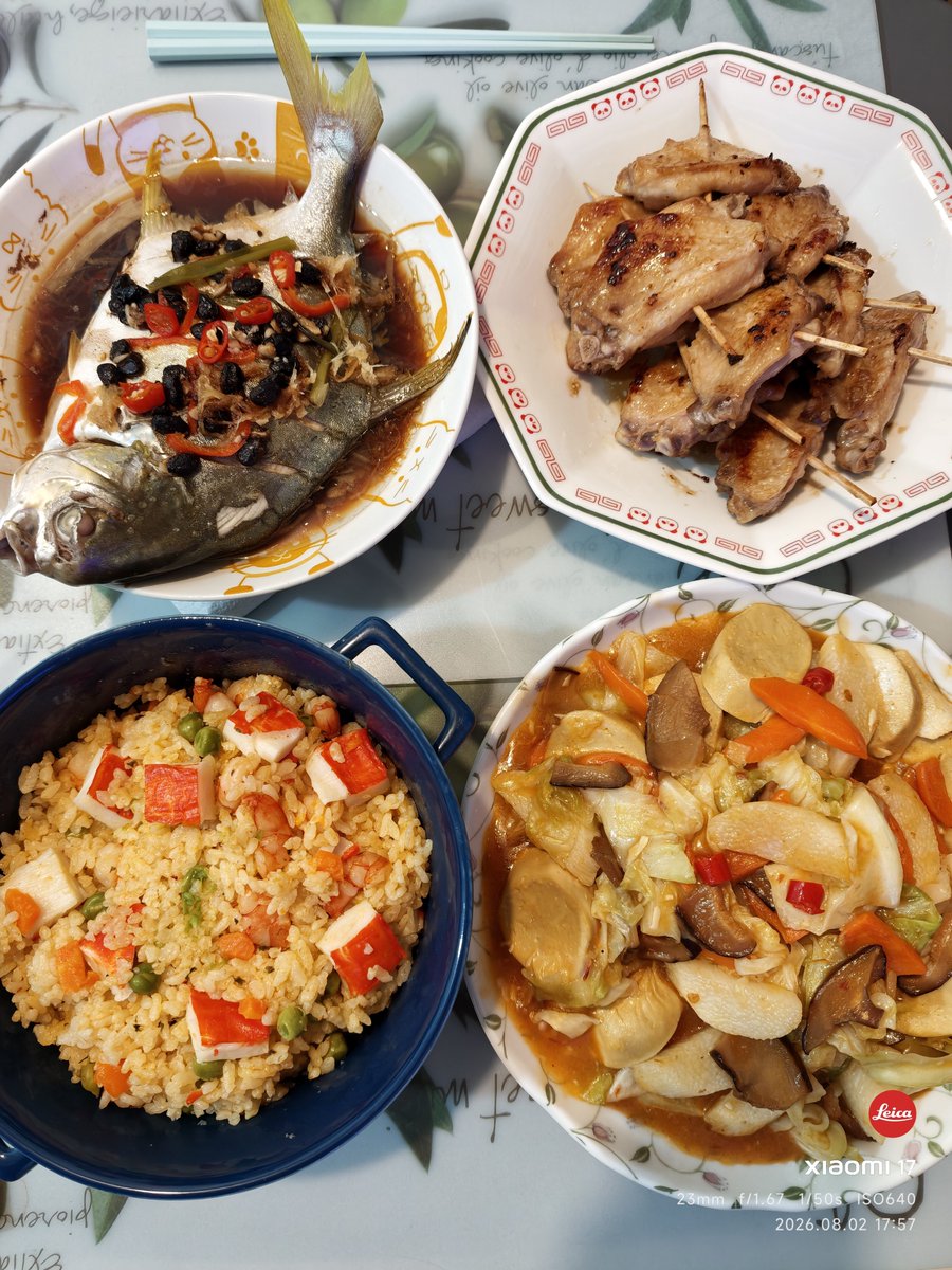 TinHoBlogger's tweet photo. 8/02（日）
👨🏼‍🍳休日の晩ごはんは初めてスペインのパエリア🥘を食べてみました👌😋😋
蒸魚、照燒汁雞翼、鮮淮山炒素雞、西班牙海鮮飯

#晩ごはん 
#うちごはん
#パエリア 
#炒め物 
#美味しい https://t.co/27FsvezmOh