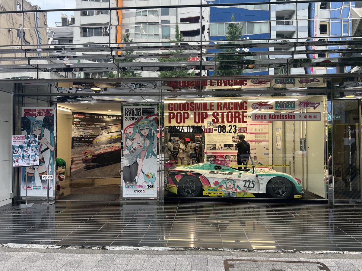 lock_ZN6's tweet photo. TIF予定でしたが暑すぎるので断念してA-PITとグットスマイルレーシングのポップアップ行ってきました🚗 https://t.co/bfX4nQav07