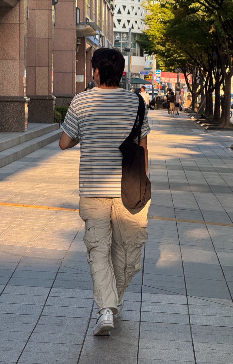 chewwingu's tweet photo. 아이딧보고오는길에 뉴키즈 전준서 자만추햇더욤..  사진 찍어주시고 도넛 꼬옥 쥐고 감 https://t.co/h4uMM3nfht