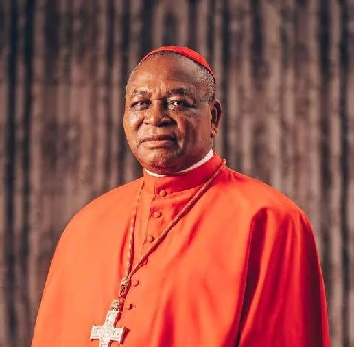 EkeneAninze's tweet photo. Pastor Enoch Adejare Adeboye is 84 years old, while Cardinal John Olorunfemi Onaiyekan is 82.

Both are highly respected senior figures in Christian ministry.

Both are Yoruba, although Cardinal Onaiyekan is originally from Kogi State.

Pastor Adeboye believes President Tinubu has done his absolute best for Nigeria and should not be pressured to "wear military armour" before Nigerians acknowledge his efforts.

On the other hand, Cardinal John Onaiyekan believes the President has not done enough to address the hardship and insecurity facing the country.

Both men live and carry out their ministries in Nigeria.

The same sun that shines on Pastor Adeboye also shines on Cardinal Onaiyekan. 

The same rain that falls on Adeboye's roof also falls on Onaiyekan's. 

Yet, despite living under the same conditions, their conclusions are completely different.

Nigeria, it is now left for you to decide whose assessment you find more convincing.

I am Ekene Aninze, Esq.