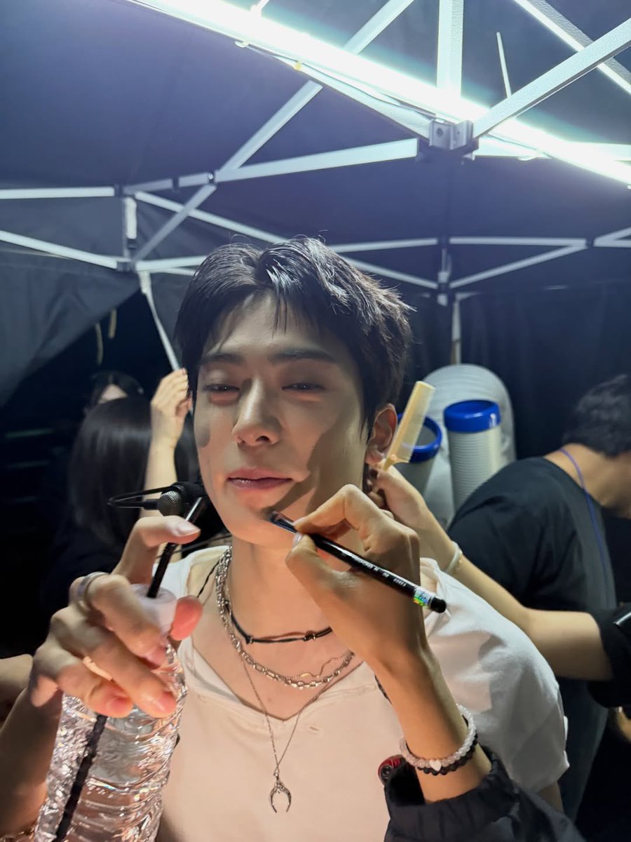 eye_macaron's tweet photo. 게슴츠레~~ https://t.co/N1VL9V1Rmf