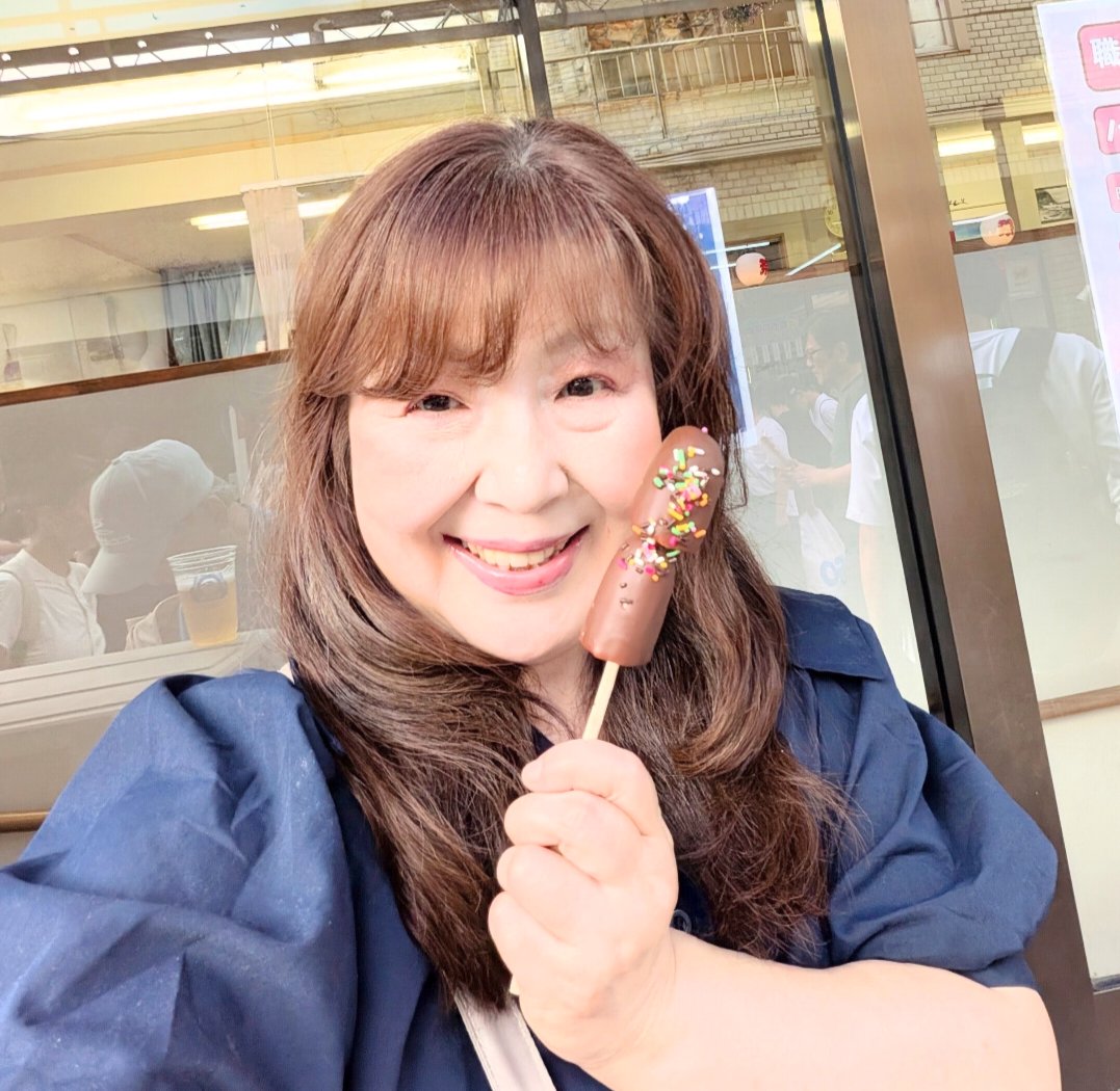 sawako7296's tweet photo. ごきげんよう✨
旦那さんとお祭りに行ってチョコバナナ買ってもらったよ✨
甘過ぎなくてかわいくて美味しかった✨
#旦那さんありがとう#お祭り#CHOCOLATE https://t.co/rbMSBTj5ue