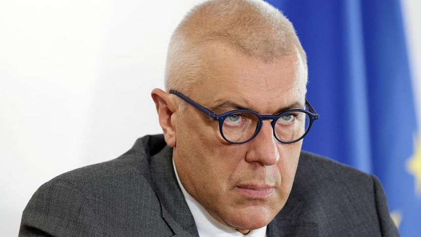 PanP23929's tweet photo. Tydzień Giertychowy w Kanale Zero nadchodzi wielkimi krokami:

- Afera Polnordu
- Szkodliwy spin o sfałszowanych wyborach
- Obrona banków podczas afer frankowych
- Rosyjskie kontakty
- Armia botów i Silnych Razem szerzących patologie w sieci

Pora odpalić grilla. https://t.co/Oo1jxjW4el