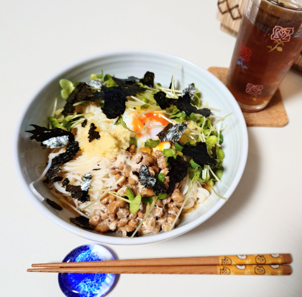 ueda_office's tweet photo. 晩ごはんは、
最近のお気に入り納豆そうめん✨
もりもり食べらさる🥰
(美味しすぎるせいでいっぱい食べちゃうの意)
おにぎり用の豆ご飯も炊き込み中🍙

男子バレー残念でしたね…🥲🏐
おつかれさまでした📣
せっかくグルメ📺️北海道SP観ながらいただきます🥢✨ https://t.co/AV2hQ43aUp