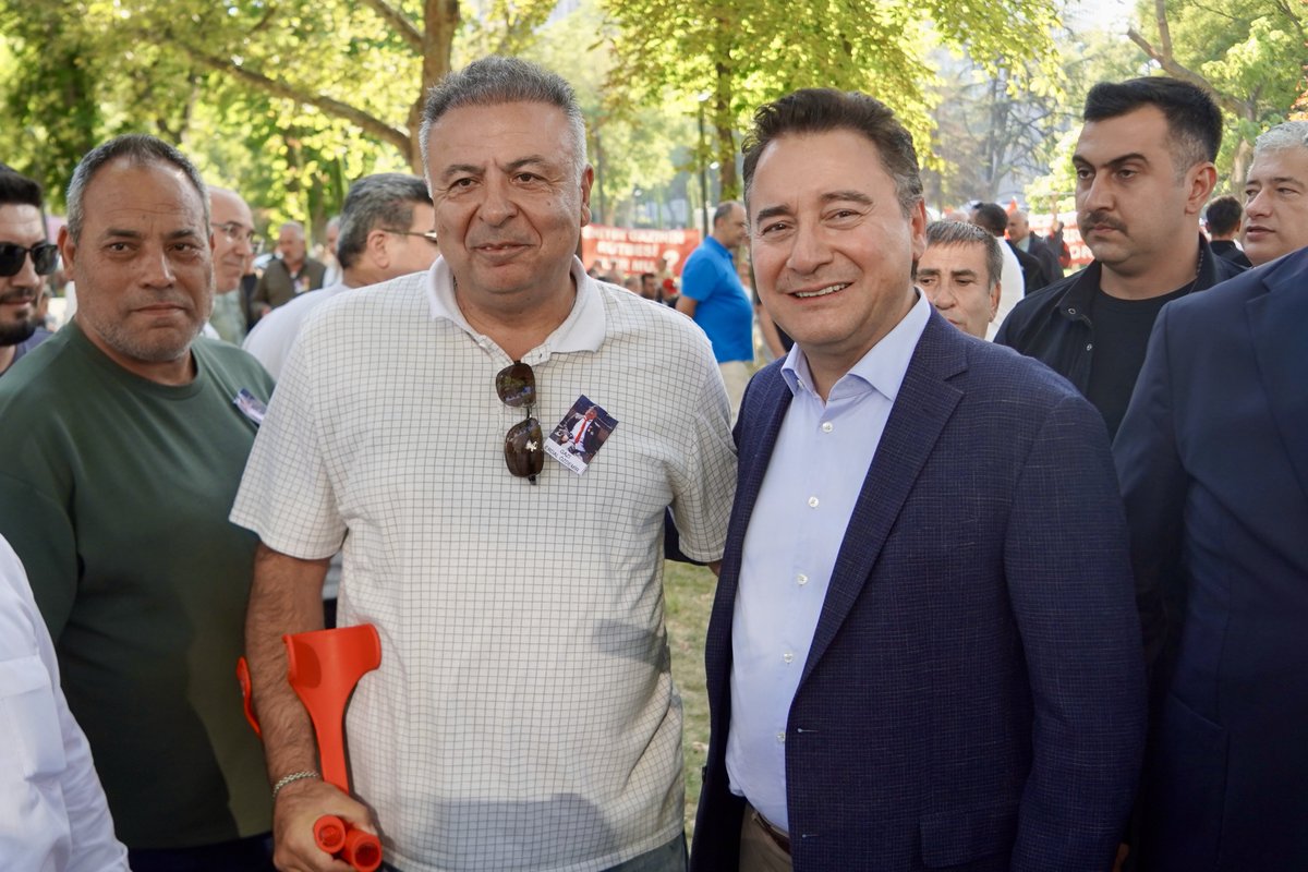 alibabacan's tweet photo. Güvenpark'ta, 20 gündür haklarını arayan er şehit ailelerimizin ve er gazilerimizin yanındaydık.

İstedikleri tek şey var: Şehit ailelerimizin ve gazilerimizin haklarının eşitlenmesi.

Bu bir bütçe meselesi değil; adaletin gereğini tesis etme meselesidir. https://t.co/qsjdfHRjOC