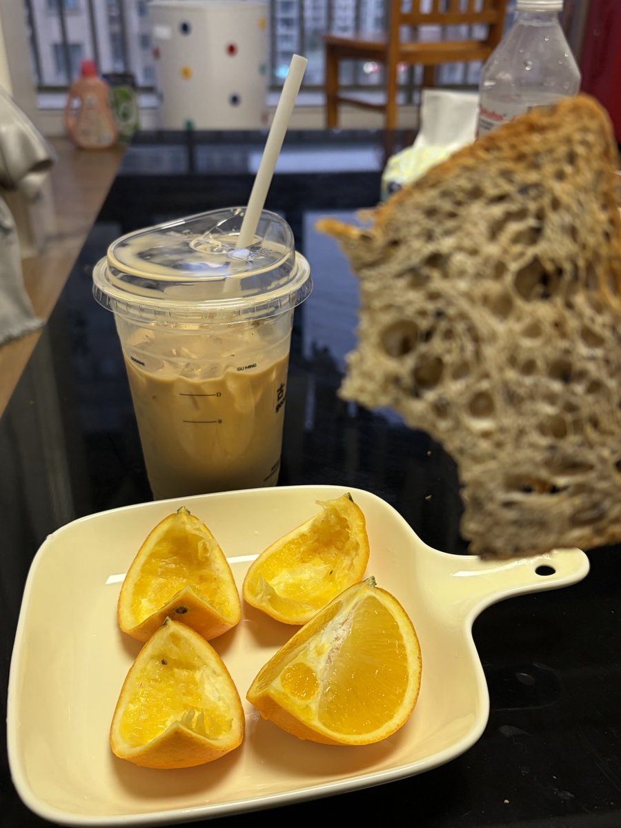 DulisaL's tweet photo. 楽しい週末が終わってしまった、面白い食べ物が消えていく組写真を撮ろう、笑😛 https://t.co/BJ1ySLe2eY