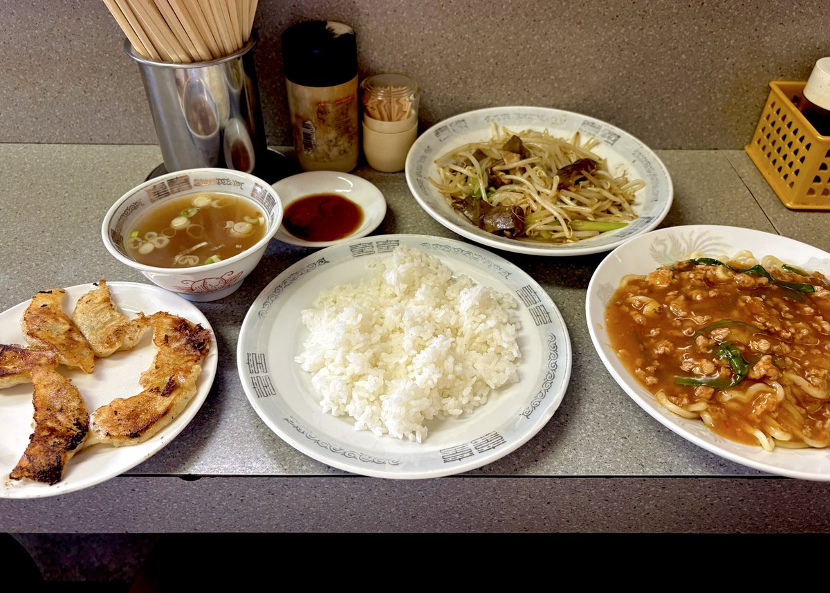 kit_ko_oji's tweet photo. 昨日の昼と今日の昼
食うよなぁー
#娘々与野 https://t.co/4Wzt9jG15h